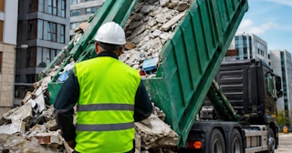 Вывоз строительного мусора в Кушве: услуги лицензированной компании — ПроМусор